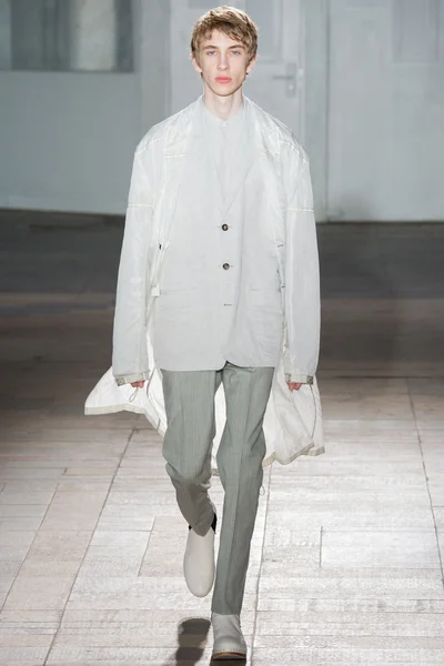Look 3